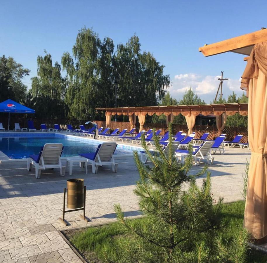 Relax Hotel - Restaurant Complex Novomoskovsk Exterior foto